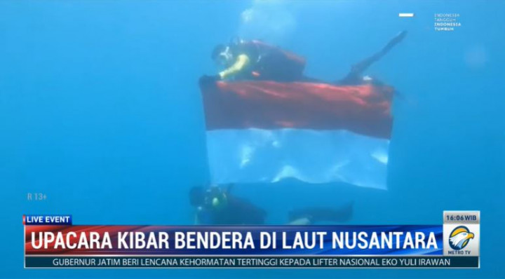 Lanal Banten Kibarkan Merah Putih di Dalam Laut, Nelayan Solo Tak Mau Kalah