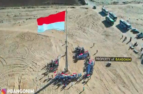 Warga Gaza Kibarkan Bendera Indonesia Berukuran Raksasa di HUT ke-76 RI