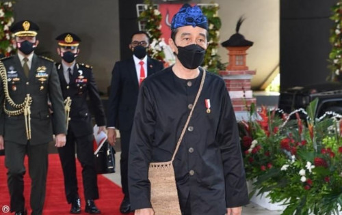 Sarkasme Lewat Semiotika, Simbol Sopan Santun Bangsa Indonesia