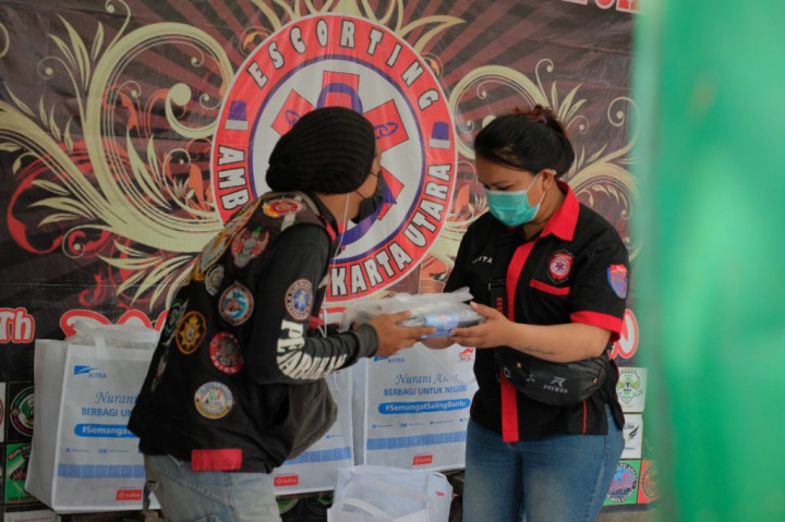 Astra Salurkan 30 Ribu Paket Makanan untuk Pengemudi Ojek Online