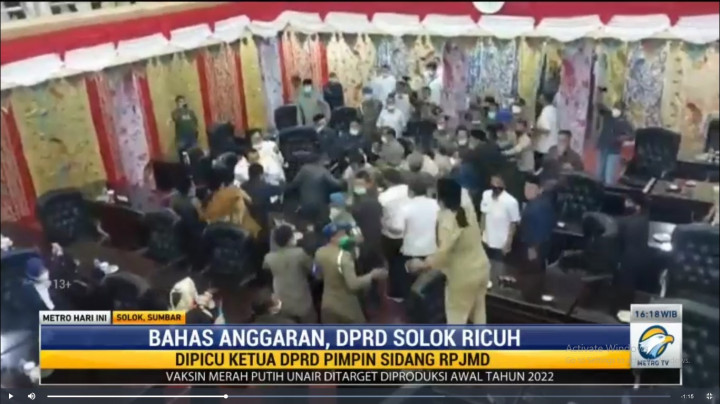 Bahas Anggaran, DPRD Solok Ricuh Saling Lempar Gelas