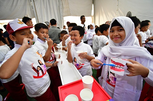 Pepsodent mengadakan program edukasi kesehatan gigi pada murid di Sekolah Dasar. (Foto: Dok. Unilever)