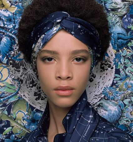 Dior silk scarves motif zodiac ini merupakan rancangan Maria Grazia Chiuri. (Foto: Dok. Instagram/@dior)