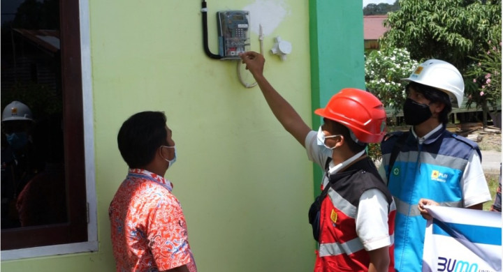 PLN Habiskan Rp1,67 Miliar Terangi Desa Nangela Sukabumi