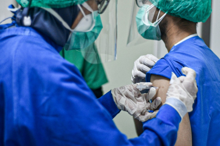 59,2% Nakes di Kota Tangerang Telah Divaksinasi Dosis Ketiga