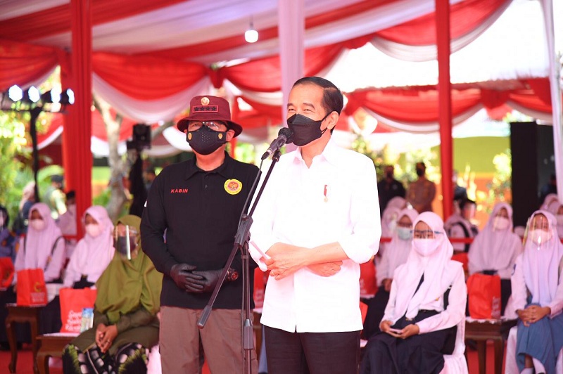 Presiden Joko Widodo dan Kepala BIN  Jenderal Polisi (Purn) Budi Gunawan di Madiun, Jatim. (Istimewa)