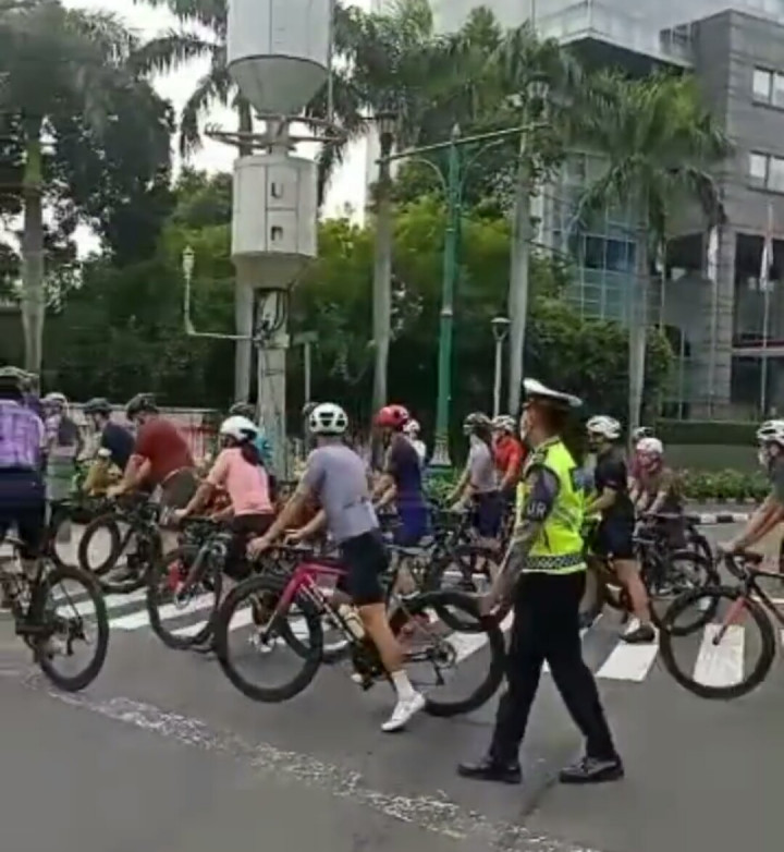 Bersepeda di Ruas Jalan Jakarta Masih Dilarang