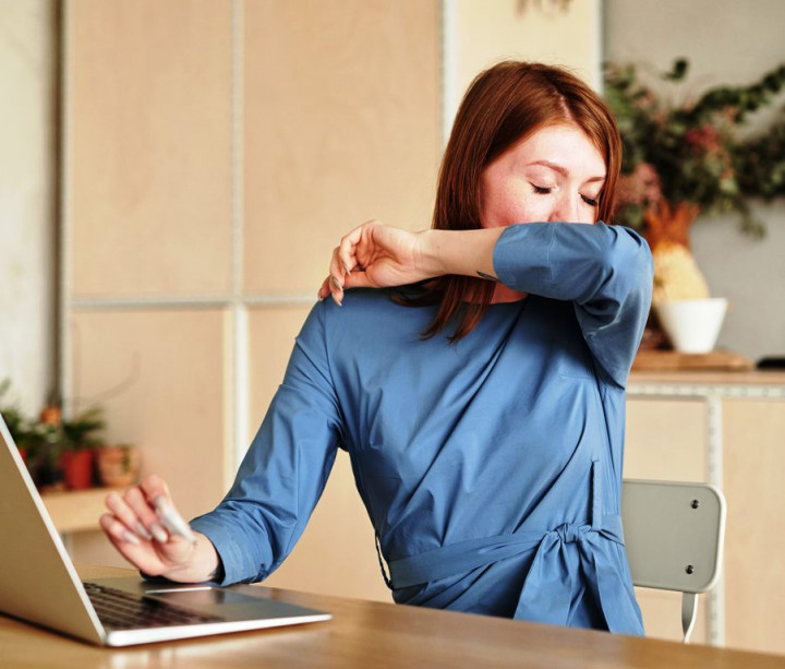 Bersin Menjadi Gejala pada Pasien Covid-19 yang Sudah Divaksinasi