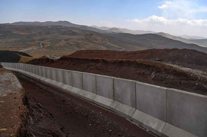 Cegah Pengungsi Afghanistan, Turki Bangun Tembok Perbatasan Ratusan Kilometer