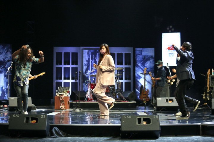 Dita Fakhrana Ajak Slank Tertawa Bersama Hilangkan Stres