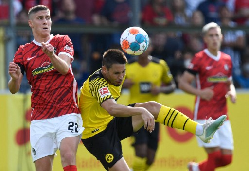 Suasana laga Freiburg vs Borussia Dortmund. (Thomas KIENZLE / AFP)
