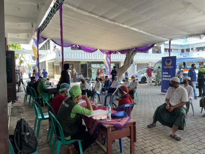 NasDem Vaksinasi Santri Pondok Pesantren di 10 Kabupaten Jatim