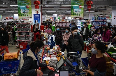 Populer Internasional: Panic Buying Vietnam hingga Evakuasi Penerjemah di Afghanistan