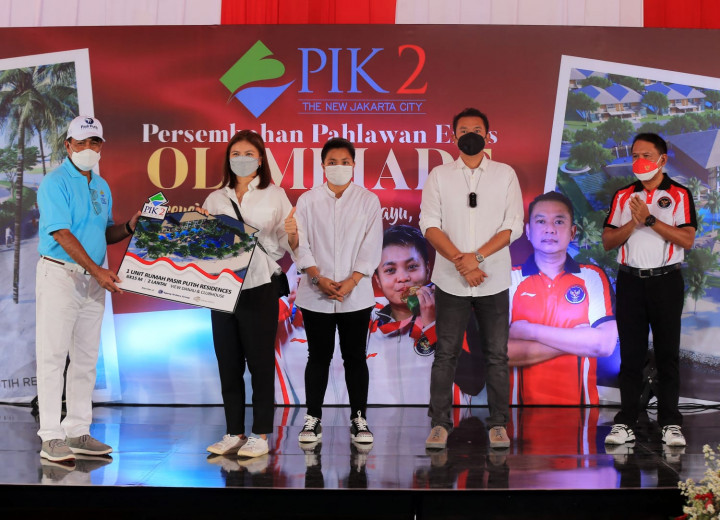 PIK2 Serahkan Bonus Rumah Rp3,55 M kepada Greysia/Apriyani