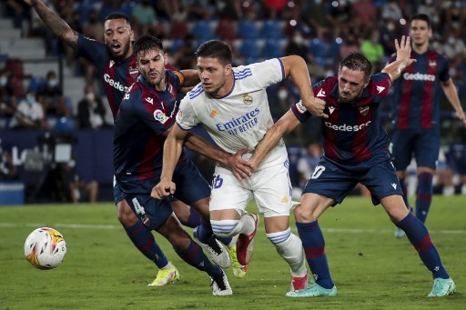 Sengit, 10 Pemain Levante Tahan Imbang Real Madrid