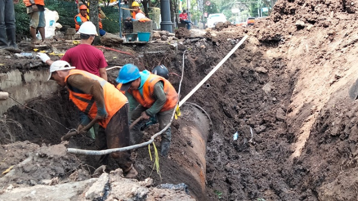Pipa Induk Pecah, Perumda Tirtawening Bandung Siapkan Layanan Tangki Air Bersih