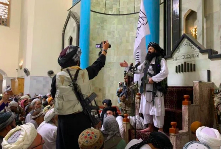 Teroris Paling Dicari AS Muncul Berdampingan dengan Taliban