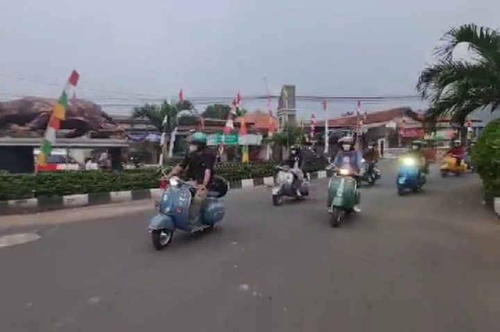Cara Unik Komunitas Vespa Purwakarta Meriahkan HUT RI