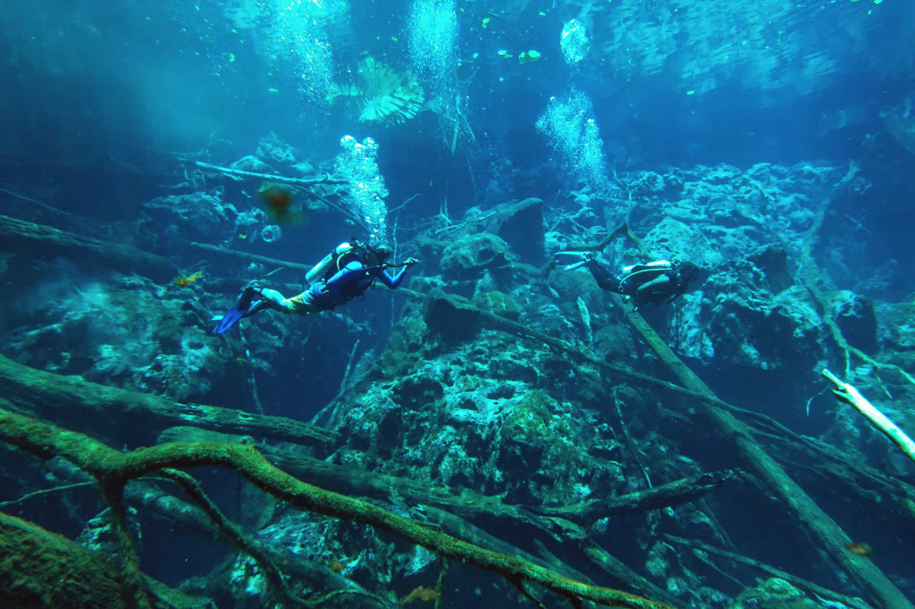 Pesona Telaga Biru Samares, Surga Kecil di Biak
