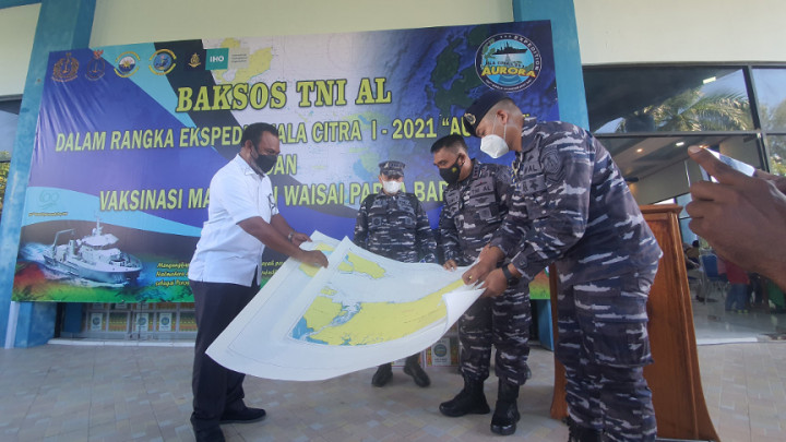 TNI AL Merapat ke Raja Ampat, Gelar Vaksinasi Massal