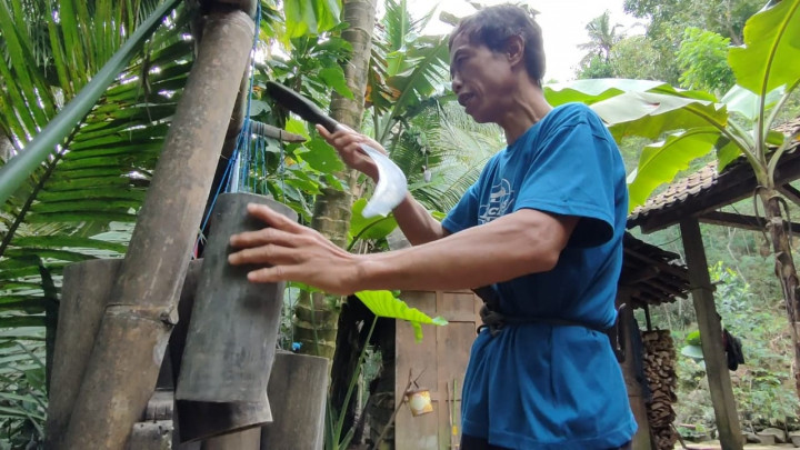 Kisah Difabel Netra di Kulon Progo Berburu Nira
