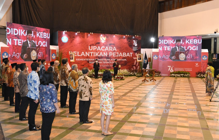 Nadiem Lantik Sekjen Baru Hingga Rektor Universitas Terbuka