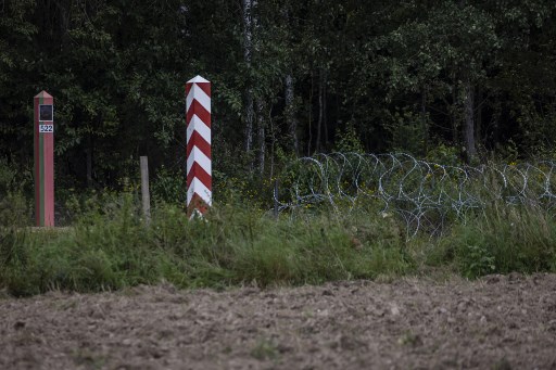 Polandia Bangun Pagar Kawat Duri untuk Halau Migran dari Belarusia