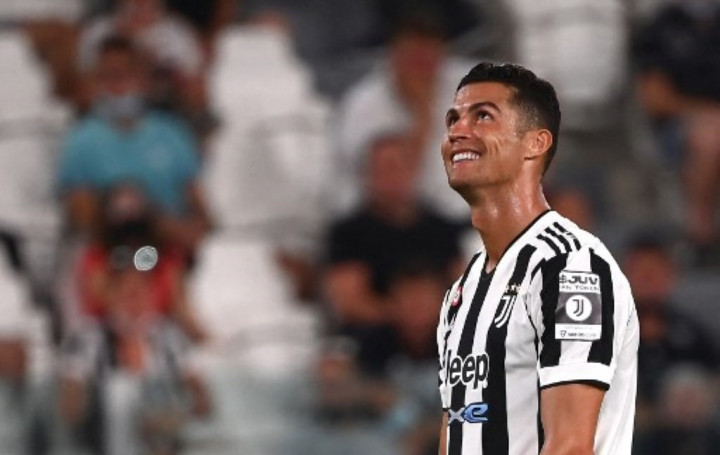 Pangeran Qatar Pajang Foto Ronaldo Berseragam PSG, Keluarga Presiden Juventus Ngamuk-Ngamuk