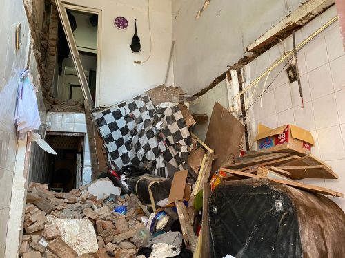 Bangunan Tua dan Lapuk Penyebab Rumah Ambruk di Surabaya