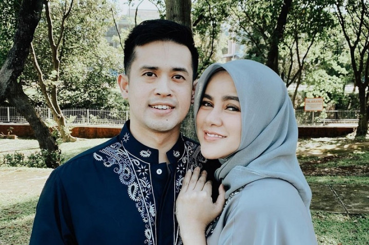 Hapus Nama Suami di Instagram, Olla Ramlan Kembali Diterpa Isu Cerai