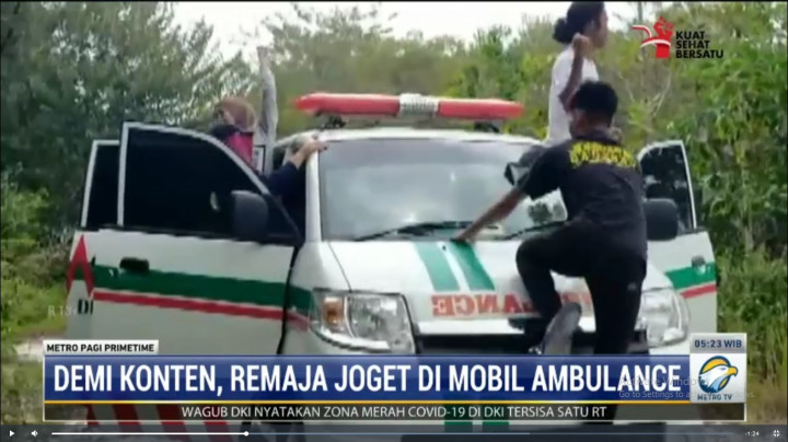 Viral Sekelompok Remaja Berjoget di Atas Ambulans