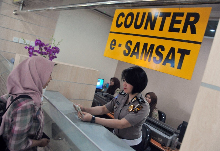 Sertifikat Vaksin Jadi Syarat Pengurusan Pajak Kendaraan