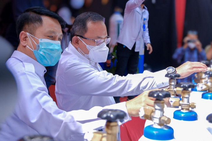 Kadin Sumsel Bagikan 400 Tabung Oksigen ke Rumah Sakit