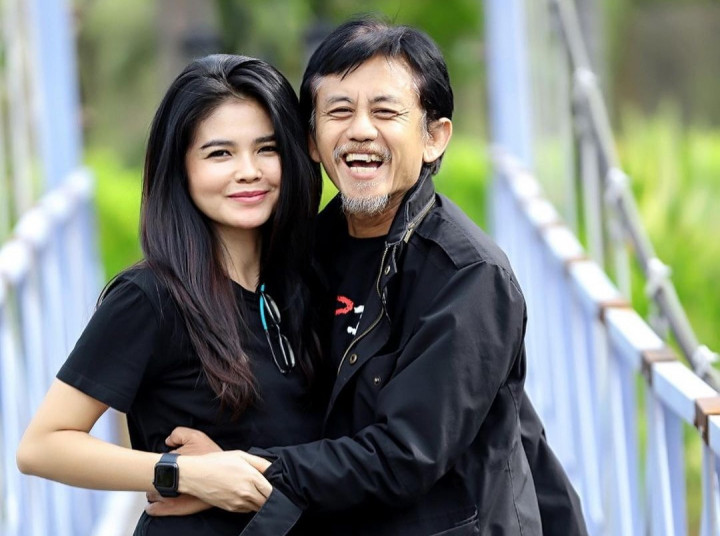 Bantah Suaminya Pindah Agama, Istri Pamer Epy Kusnandar Salat