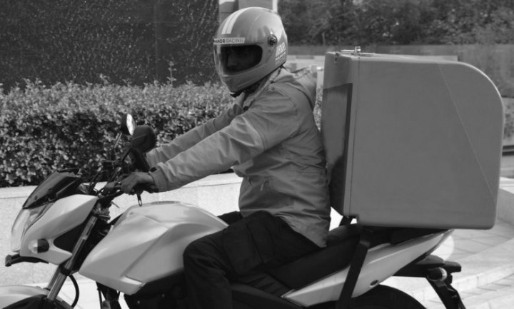 Mantan Menteri Afghanistan Kini Menjadi Pengantar Pizza di Jerman