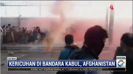 Bandara Kabul Ricuh, Petugas Tembakan Gas Air Mata