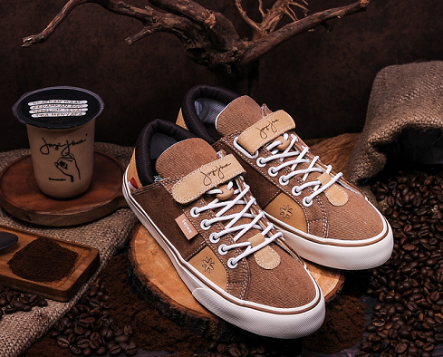 Sepatu Langkah Sejiwa Untuk Bumi ini hanya tersedia 250 pasang di batch pertama peluncurannya pada 27 Agustus 2021. (Foto: Dok. Sage Footwear X Janji Jiwa)