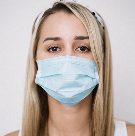  Penggunaan masker juga dapat menimbulkan berbagai masalah termasuk gangguan pada kulit. (Foto: Ilustrasi. Dok. Pexels.com)