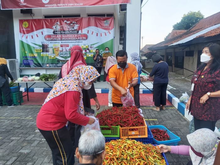Manut Perintah Ganjar, ASN Jateng Borong 1,1 Ton Cabai