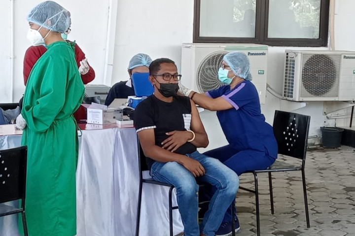1.718 Nakes Kota Kupang Terima Suntikan Vaksin <i>Booster</i>