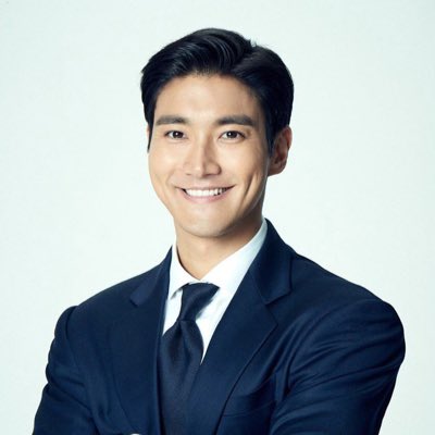 Choi Siwon Ganti Foto Profil, Warganet: Caleg Dapil Mana Nih?