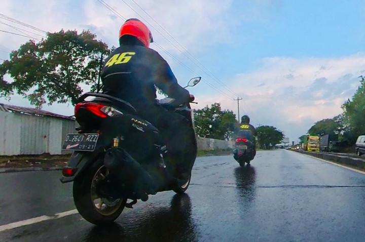 Cuaca Tak Menentu, Jas Hujan Wajib Nyaman Segala Kondisi