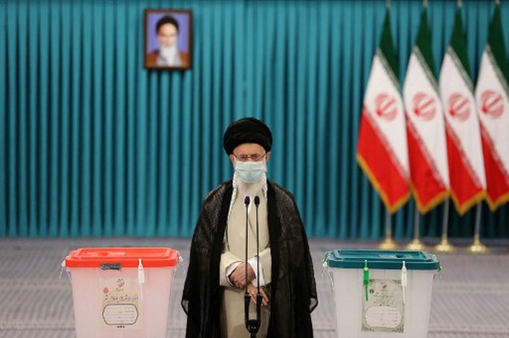 Pemimpin Agung Iran Ayatollah Ali Khamenei di Teheran, 18 Juni 2021. (Atta KENARE / AFP)