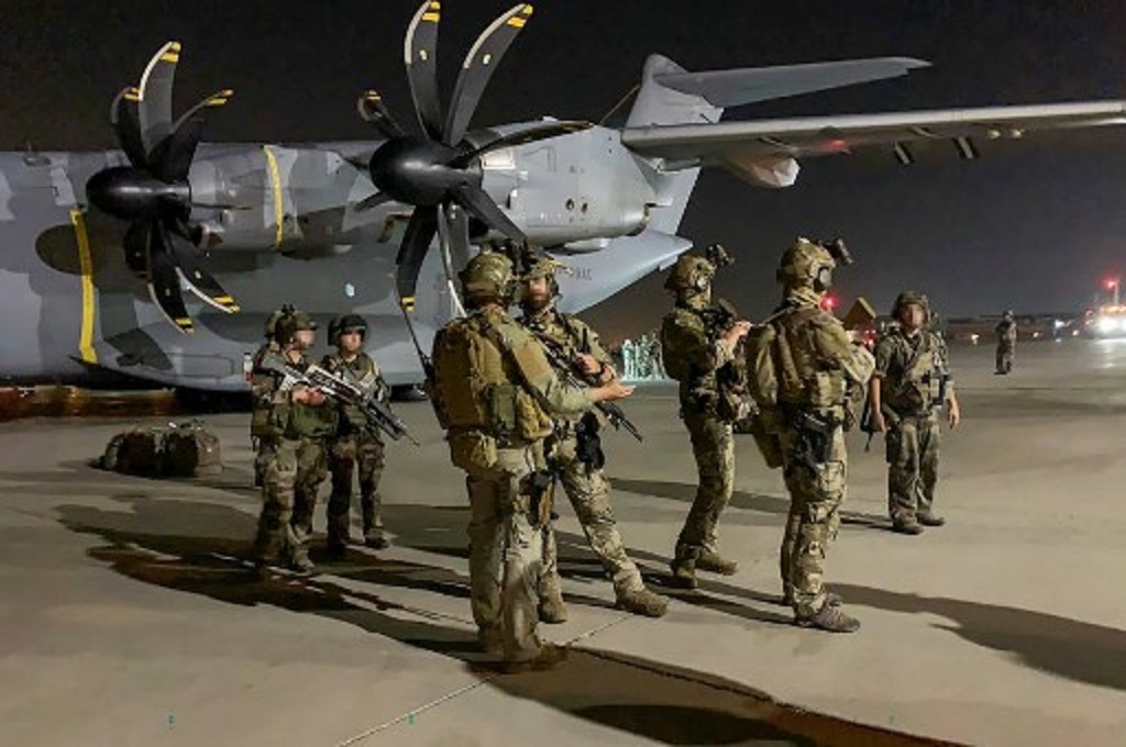 Pasukan Khusus Prancis bersiaga di bandara internasional di Kabul, Afghanistan, 17 Agustus 2021. (STR / AFP)