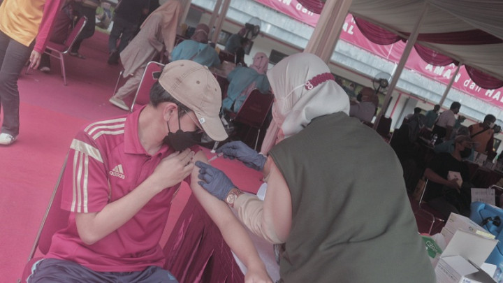 Penerima Vaksin Covid-19 Dosis Pertama di Bekasi  36,57%