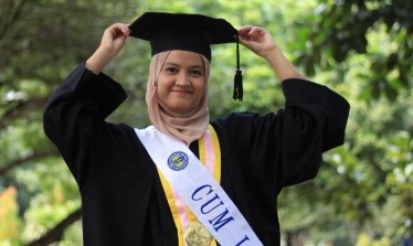 Baru Bisa Baca Tulis Kelas 6 SD, Fahayu Lulus Sarjana dengan <i>Cum Laude</i>