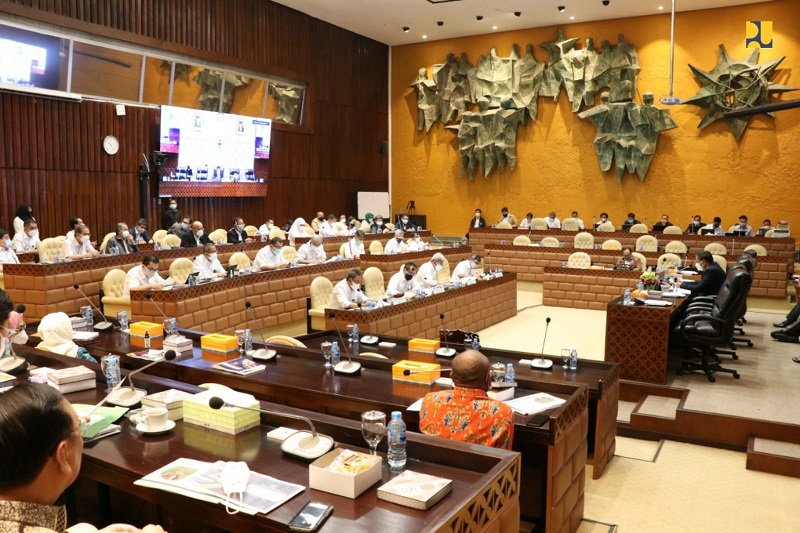 Rapat Dengar Pendapat (RDP) Kementerian PUPR bersama Komisi V DPR RI. Foto: Kementerian PUPR