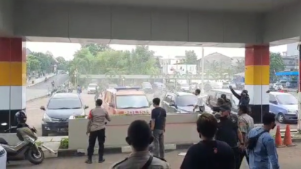 Bentrok antarormas di Universitas Krisnadwipayana, Kota Bekasi. Istimewa