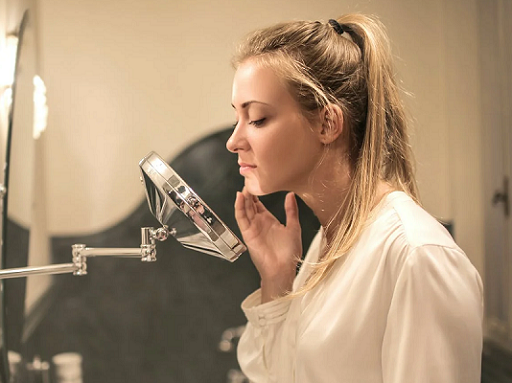 Ladies, Begini Caranya Kurangi Kemerahan Akibat Jerawat