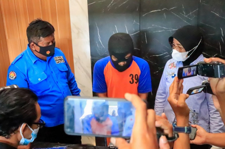 Istri Tidur, Bapak di Jombang Rudapaksa 2 Putri Kandung